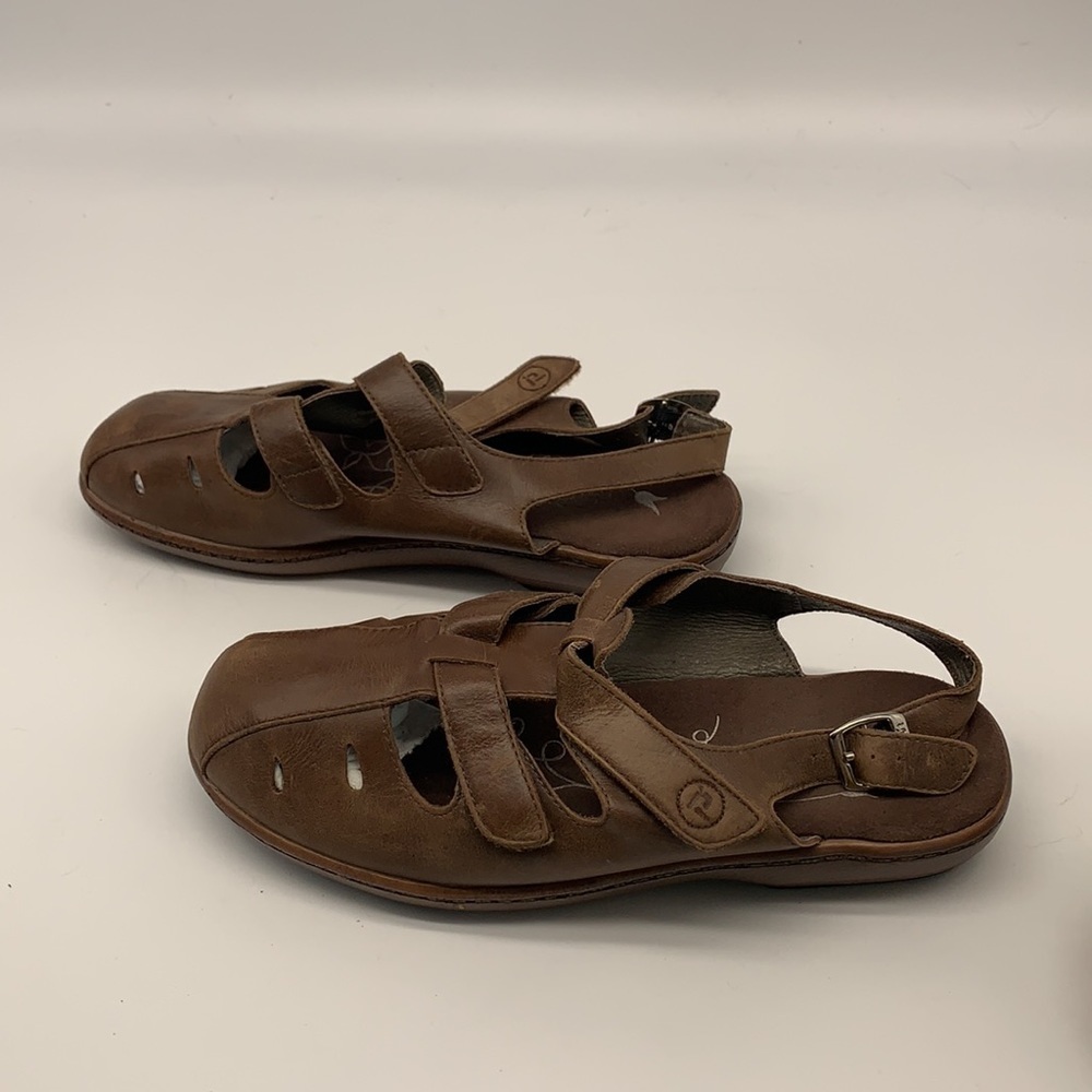 Propet Brown Leather Fisherman Sandals - size 7.5